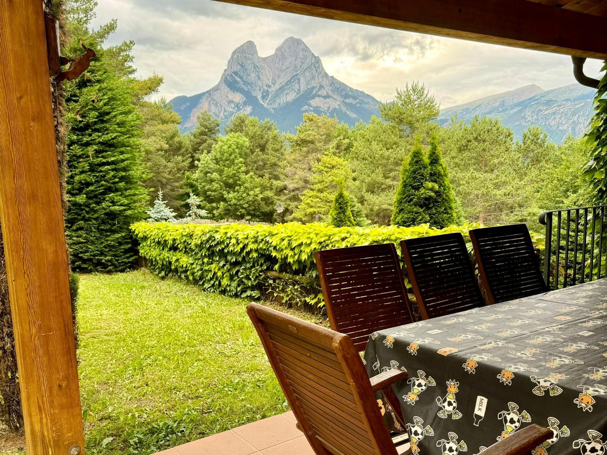 Cal Roig - Pedraforca Villa Saldes Bagian luar foto